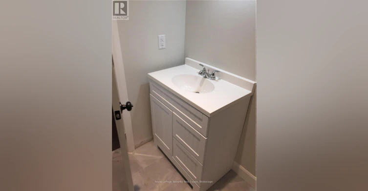 2-226 Lauder Avenue, Toronto, ON, M6E 3H4 - 34