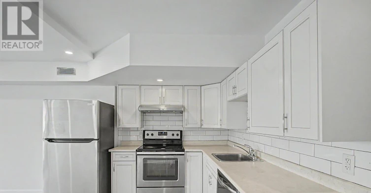 2-226 Lauder Avenue, Toronto, ON, M6E 3H4 - 8