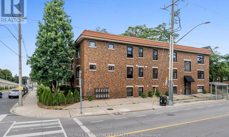 127 Victoria Avenue S