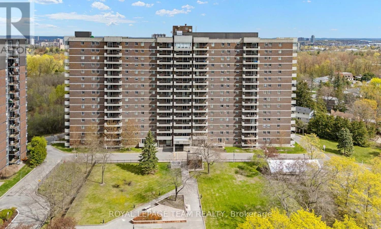 402-1705 Playfair Drive
