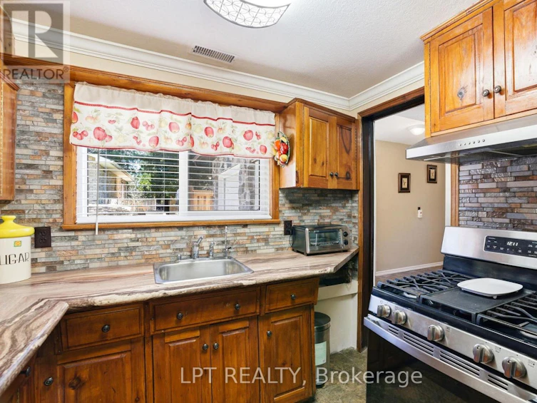 9996 Huron Street, Lambton Shores, ON, N0M 2L0 - 9