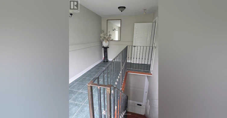 THIRD Level 6 English Street, Brampton, ON, L6X 1L6 - 9