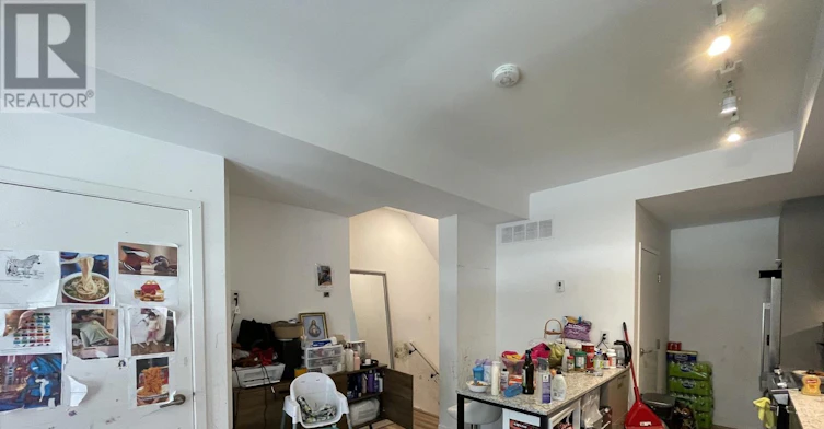 TH21-40 Ed Clark Gardens, Toronto, ON, M6N 0B5 - 6