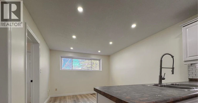 B-4 Smetana Drive, Kitchener, ON, N2B 3B8 - 2