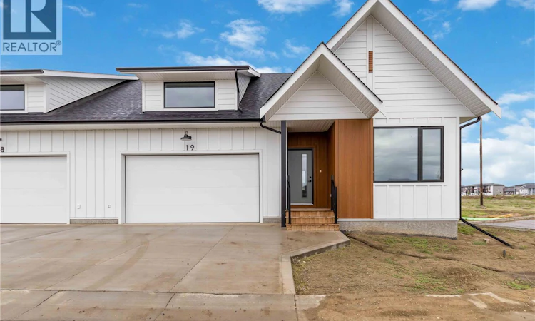 37-105 Hathway Crescent