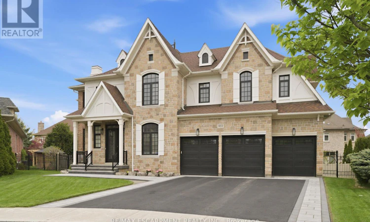 950 Fredonia Drive