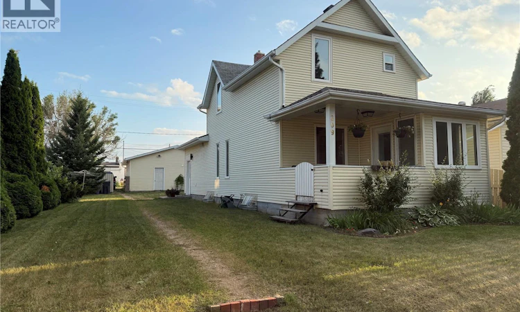 209 4th Avenue W
