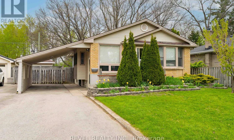 73 Queenston Crescent