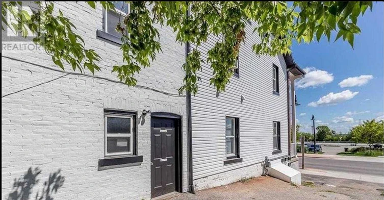 201-27 Front Street N, Orillia, ON, L3V 4R6 - 2