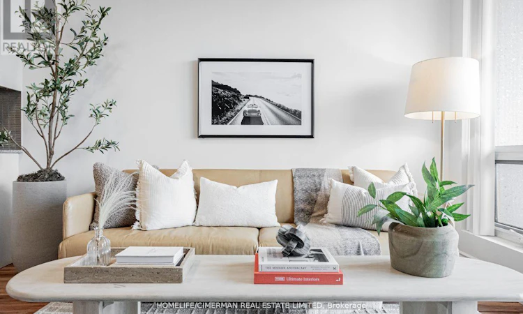 1211B-9090 Yonge Street