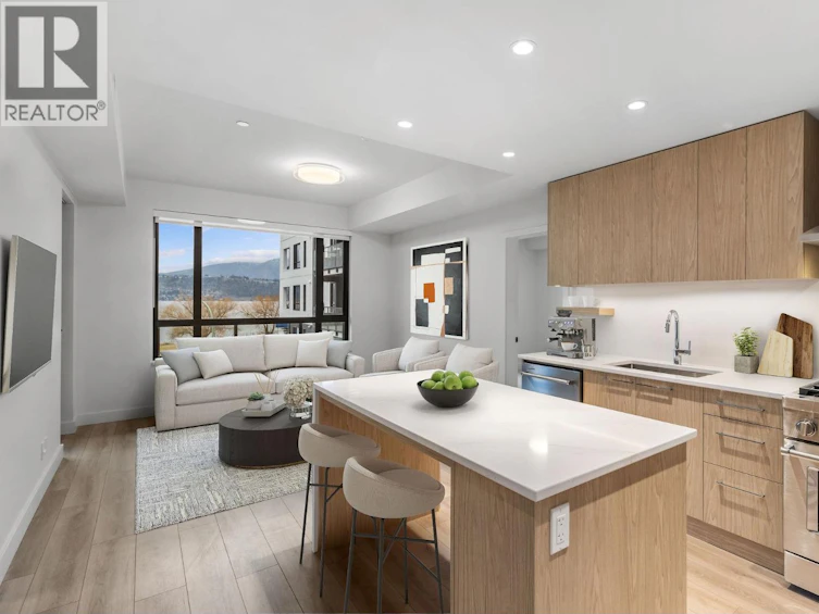 313-3051 Abbott Street, Kelowna, BC, V1P 0P1 - 2
