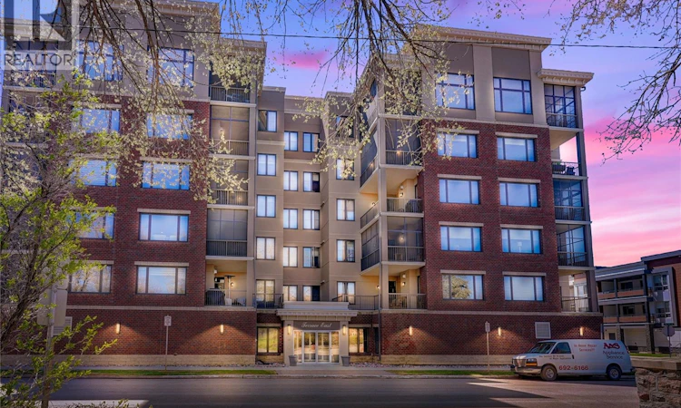507-205 Fairford Street E