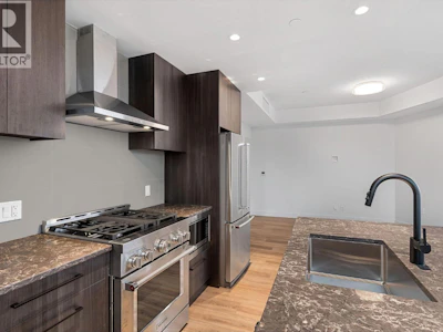 317-3051 Abbott Street - 4