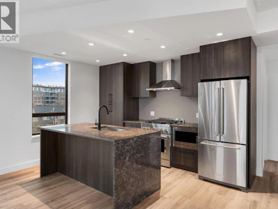 317-3051 Abbott Street - 3