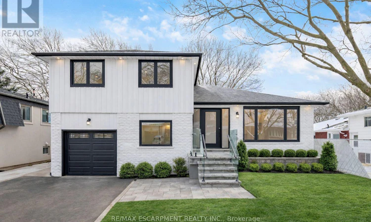 2276 Wyandotte Drive