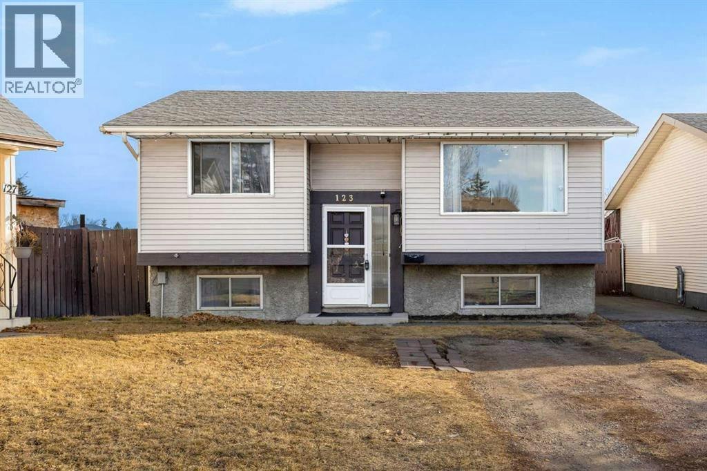 123 Radley Place SE, Calgary, AB, T2A 5X5