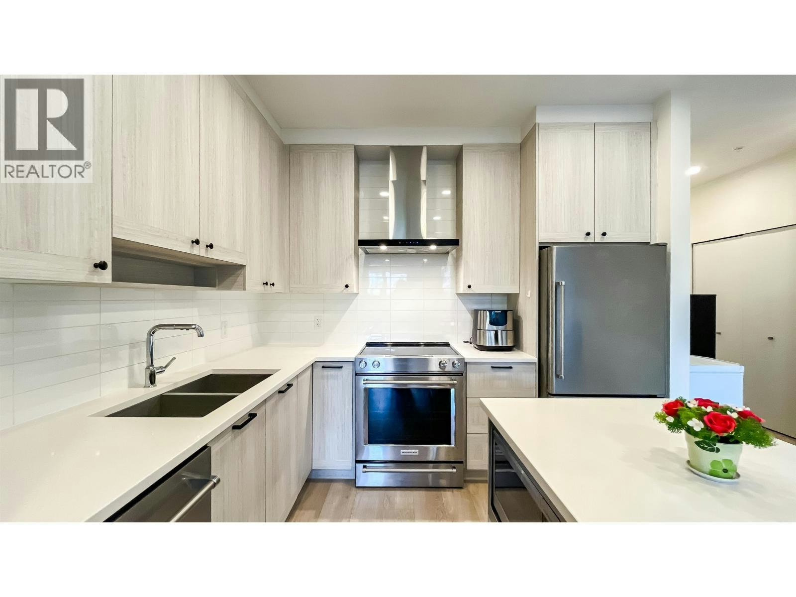 102-7133 14th Avenue, Burnaby, BC, V3N 0H5