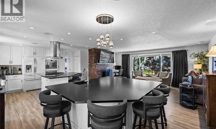 992 Grenfell Court