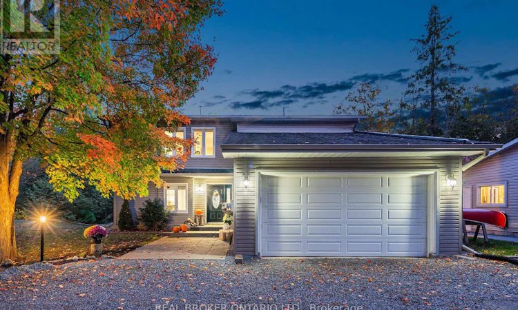 967 Upper Dwyer Hill Road