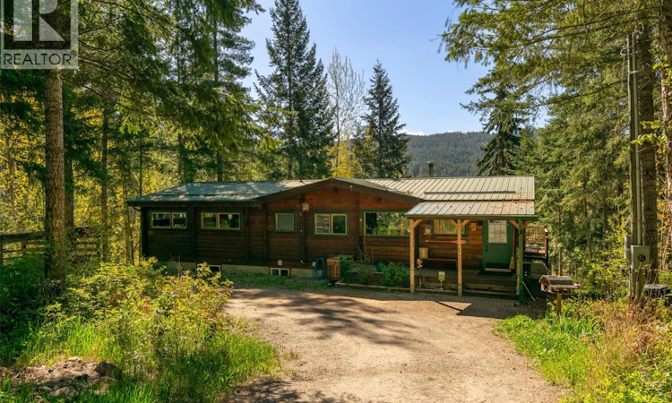 781 Gardom Lake Road