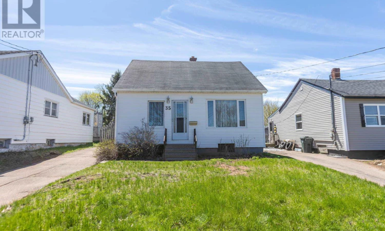 35 Pleasant Street East