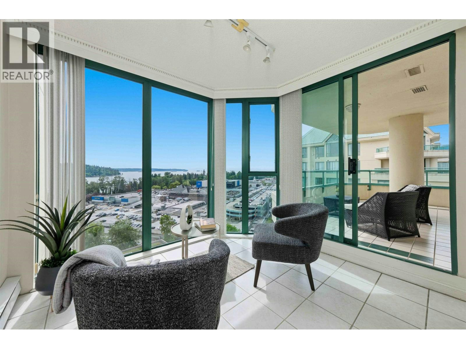 18D-338 Taylor Way, West Vancouver, BC, V7T 2Y2