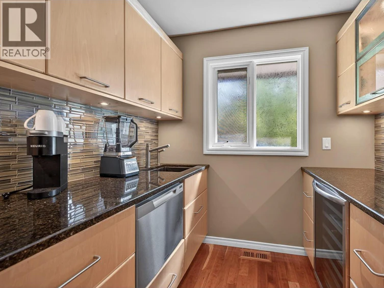 3929 Gallaghers Circle, Kelowna, BC, V1W 3Z9 - 38