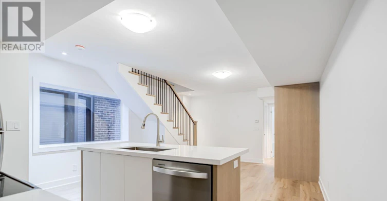 3 (UPPER-231 Symington Avenue, Toronto, ON, M6P 3W5 - 3