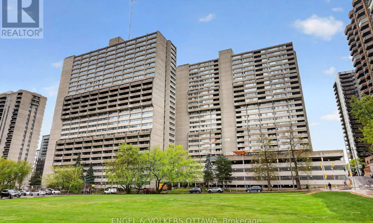 PH5-530 Laurier Avenue W