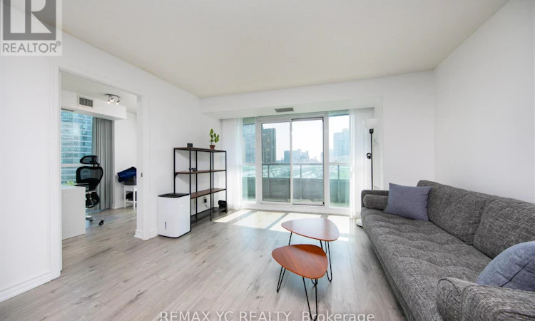 808-25 Lower Simcoe Street