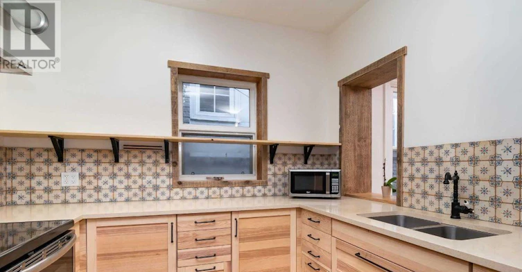 UPPER-2994 Dundas Street W, Toronto, ON, M6P 1Z3 - 6