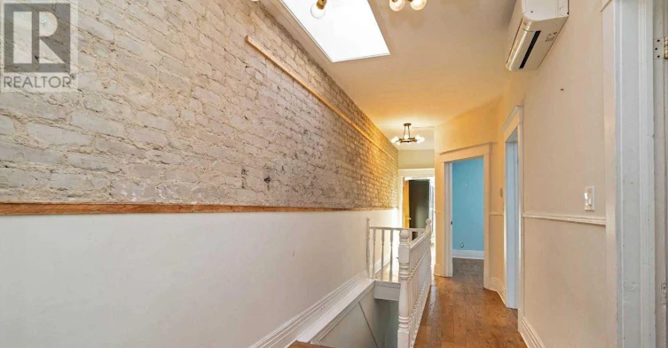 UPPER-2994 Dundas Street W, Toronto, ON, M6P 1Z3 - 11