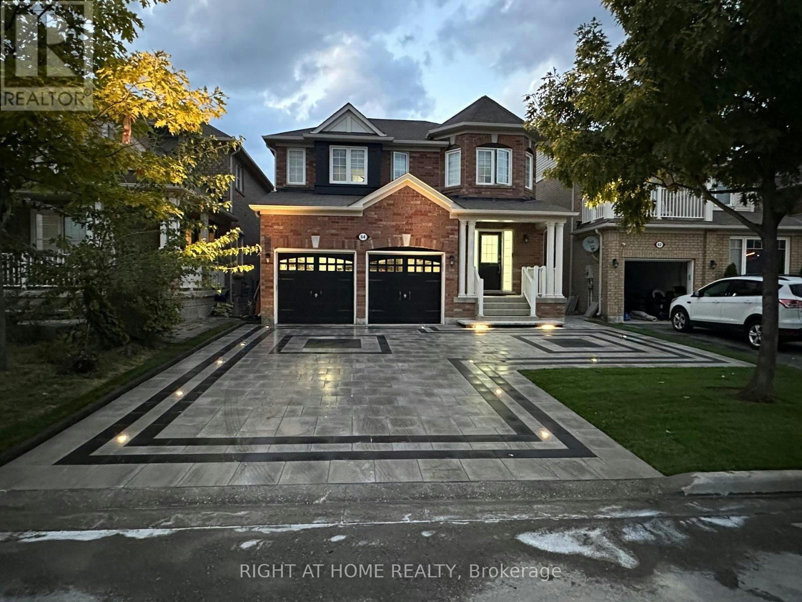 64 Williamson Family Hollow, Newmarket, ON, L3X 3K2