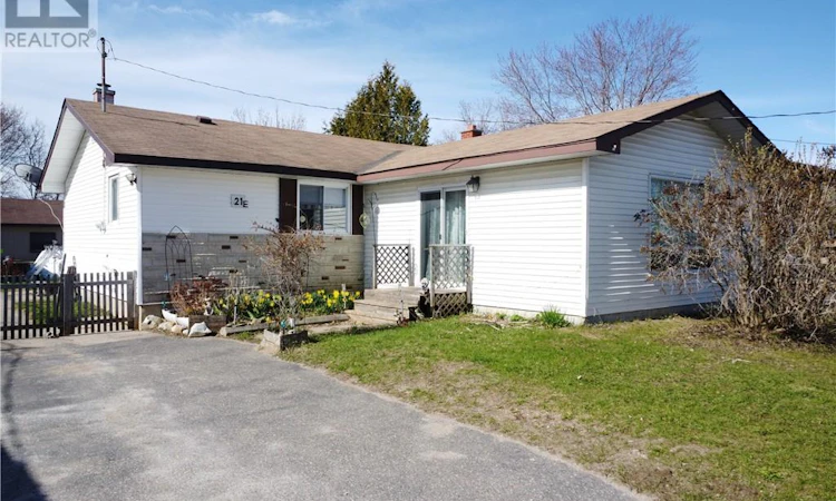 21 Vankoughnet Street E