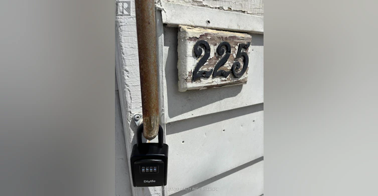 MAIN FLOOR-225 Coxwell Avenue, Toronto, ON, M4L 3B4 - 9