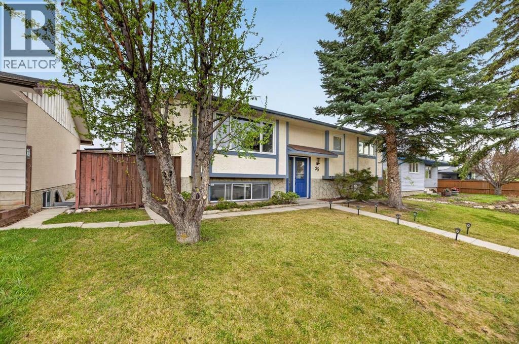 35 Queen Isabella Close SE, Calgary, AB, T2J 3R2