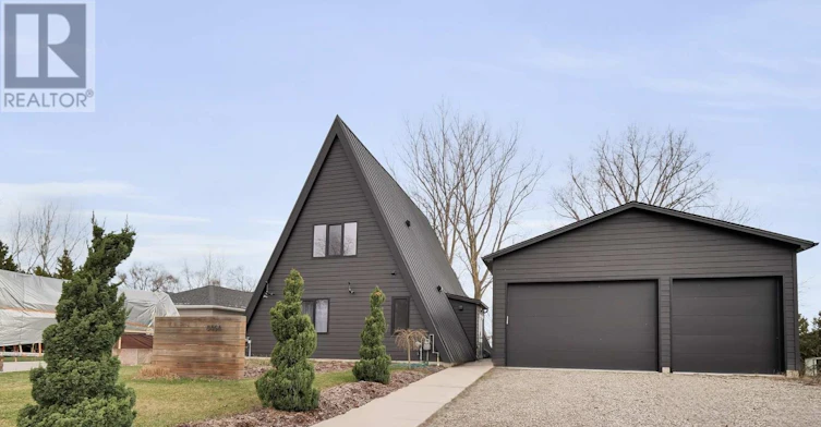 8464 Adams Court, Lambton Shores, ON, N0M 1T0 - 2