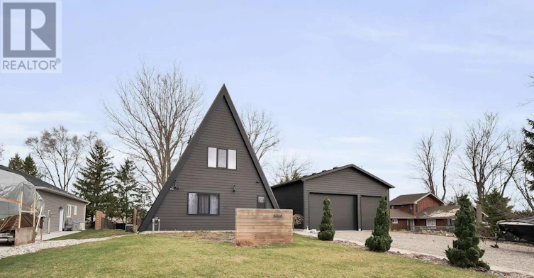 8464 Adams Court, Lambton Shores, ON, N0M 1T0 - 4