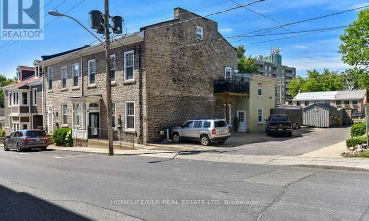 32 Apple Street
