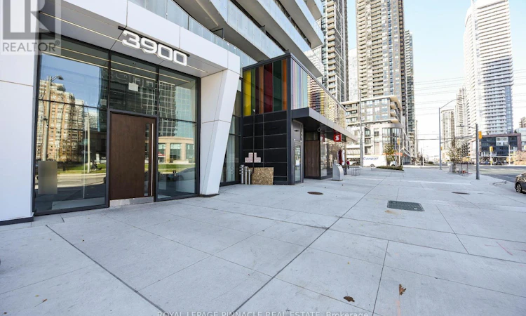 2802-3900 Confederation Parkway