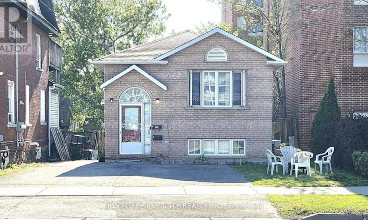 150 Centre Street S
