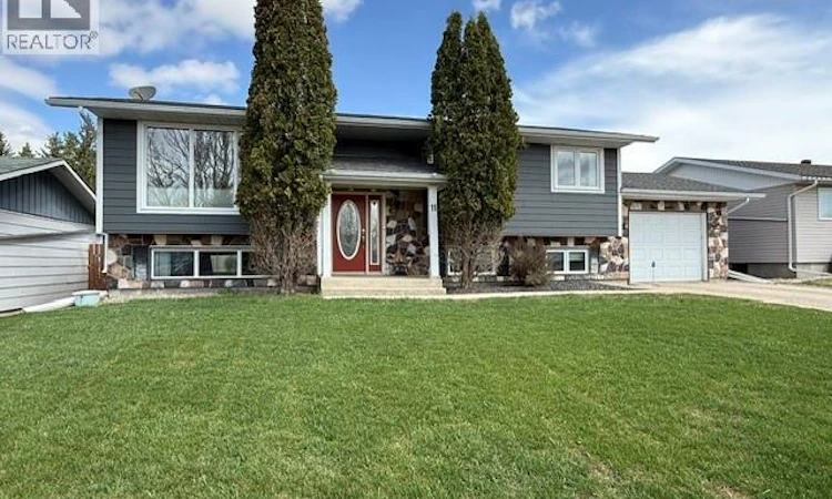 11 Banks Crescent