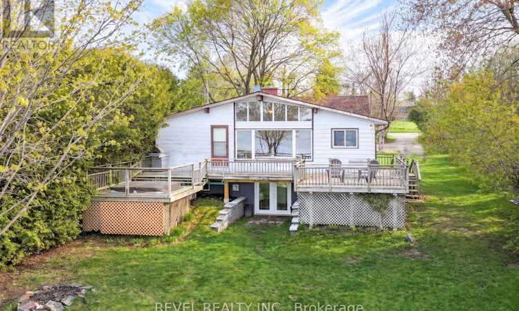 18 Lakeview Boulevard