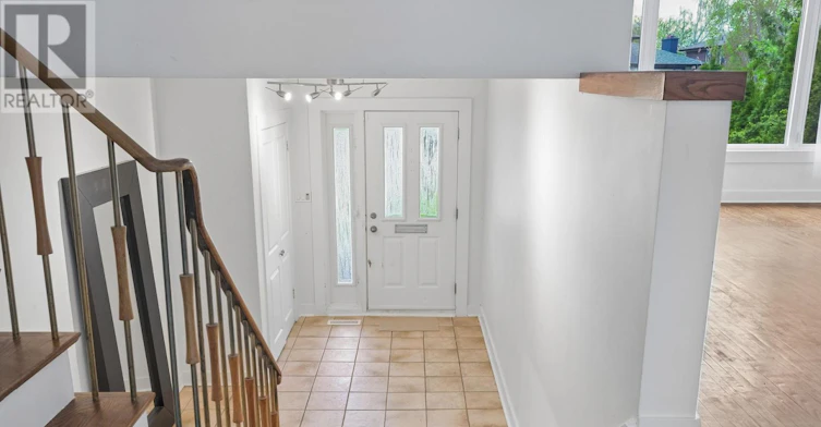 77 Norgrove Crescent, Toronto, ON, M9P 3C7 - 3