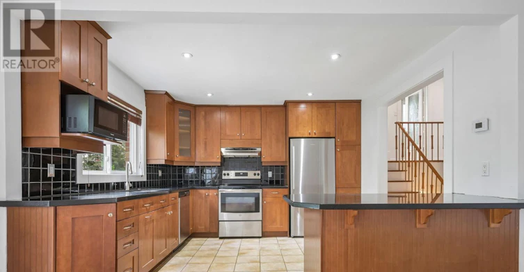 77 Norgrove Crescent, Toronto, ON, M9P 3C7 - 9