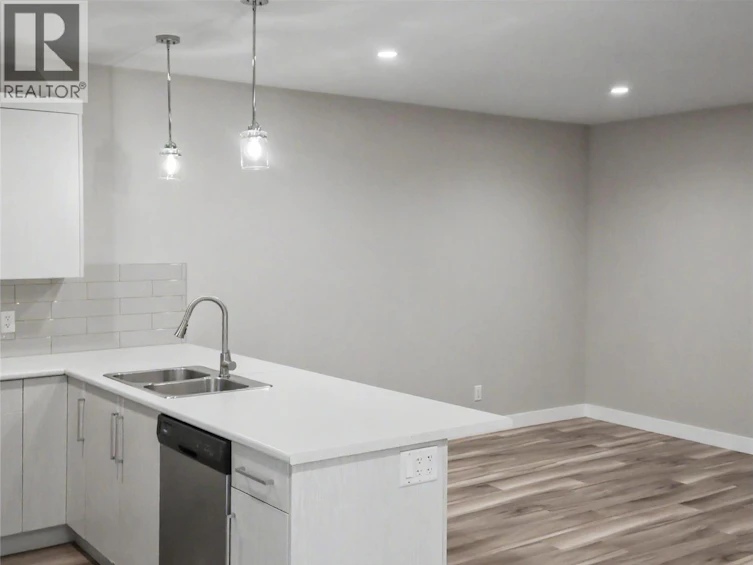 2418 Crestview Road, West Kelowna, BC, V1Z 1Z2 - 58