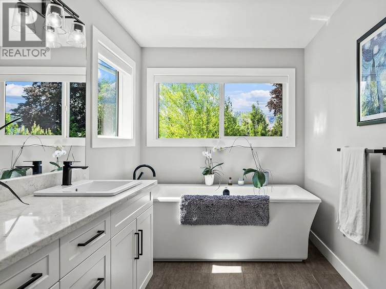 2418 Crestview Road, West Kelowna, BC, V1Z 1Z2 - 45