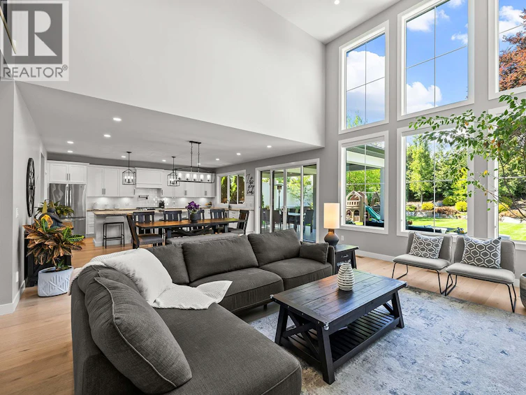 2418 Crestview Road, West Kelowna, BC, V1Z 1Z2