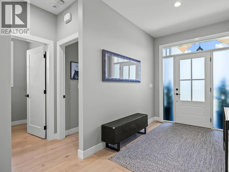 2418 Crestview Road, West Kelowna, BC, V1Z 1Z2 - 5