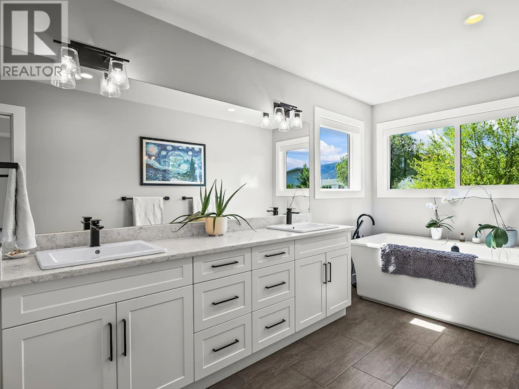 2418 Crestview Road, West Kelowna, BC, V1Z 1Z2 - 44